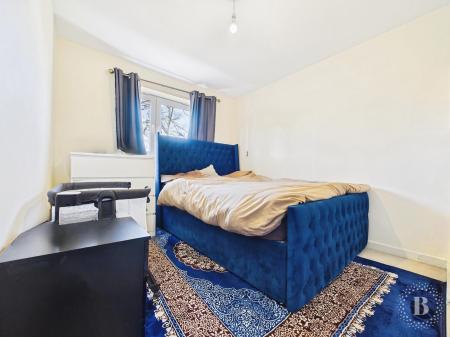 2 bedroom Apartment for sale in Beeches Bank, Norfolk Park, Sheffield, S2