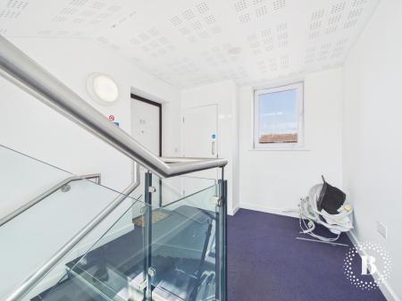 2 bedroom Apartment for sale in Beeches Bank, Norfolk Park, Sheffield, S2