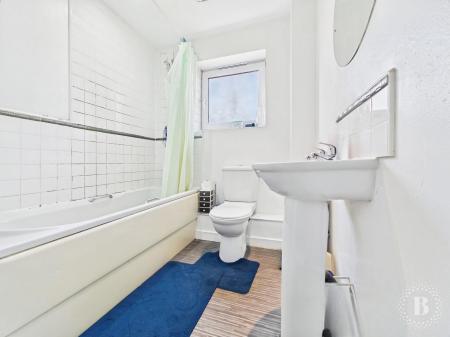 2 bedroom Apartment for sale in Beeches Bank, Norfolk Park, Sheffield, S2