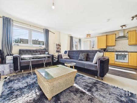 2 bedroom Apartment for sale in Beeches Bank, Norfolk Park, Sheffield, S2