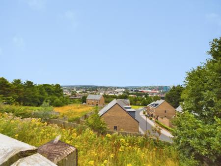 3 bedroom Semi-detached house for sale in Mersey Way, Norfolk Park, Sheffield, S2
