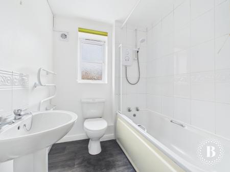 2 bedroom Flat to let in Keepers Close, Firth Park, Sheffield, S5