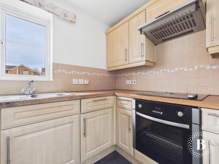 2 bedroom Flat to let in Keepers Close, Firth Park, Sheffield, S5