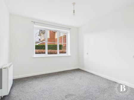2 bedroom Flat to let in Keepers Close, Firth Park, Sheffield, S5