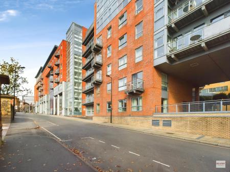 1 bedroom Apartment for sale in West One Peak, 15 Cavendish Street, City Centre, Sheffield, S3