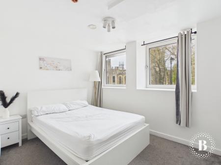 2 bedroom Flat for sale in Fargate House, City Centre, Sheffield, S1