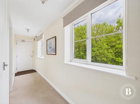 2 bedroom Flat for sale in Queenswood Road, Wadsley, Sheffield, S6