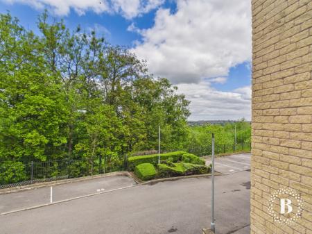 2 bedroom Flat for sale in Queenswood Road, Wadsley, Sheffield, S6