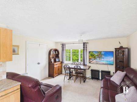 2 bedroom Flat for sale in Queenswood Road, Wadsley, Sheffield, S6