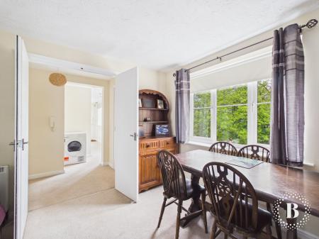 2 bedroom Flat for sale in Queenswood Road, Wadsley, Sheffield, S6