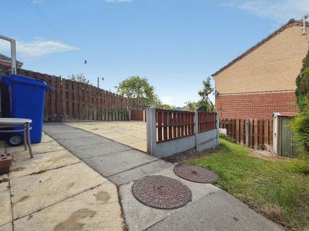 3 bedroom Semi-detached house to let in Manor Oaks Drive, Manor Castle, Sheffield, S2