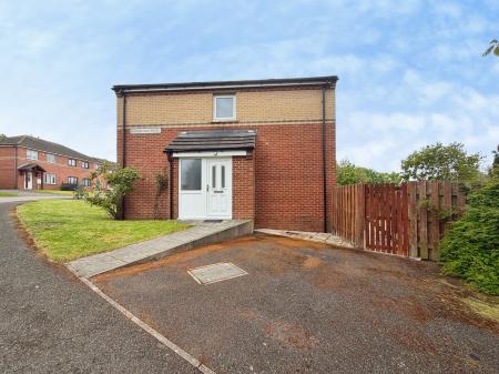 3 bedroom Semi-detached house to let in Manor Oaks Drive, Manor Castle, Sheffield, S2