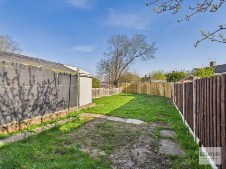 3 bedroom Semi-detached house to let in Lowhouse Road, Shiregreen, Sheffield, S5