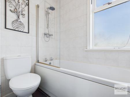 3 bedroom Semi-detached house to let in Lowhouse Road, Shiregreen, Sheffield, S5