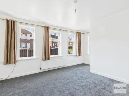 3 bedroom Semi-detached house to let in Lowhouse Road, Shiregreen, Sheffield, S5
