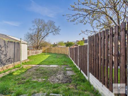 3 bedroom Semi-detached house to let in Lowhouse Road, Shiregreen, Sheffield, S5
