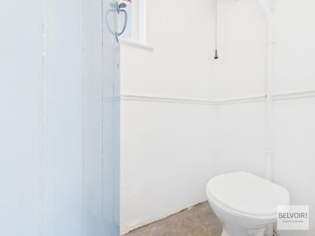 3 bedroom Semi-detached house to let in Lowhouse Road, Shiregreen, Sheffield, S5