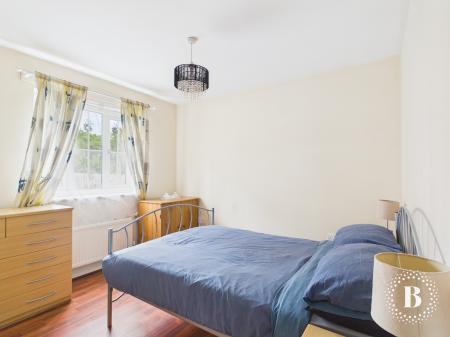 2 bedroom Apartment for sale in St Matthew's Close, Sheffield- Derbyshire, Renishaw, S21