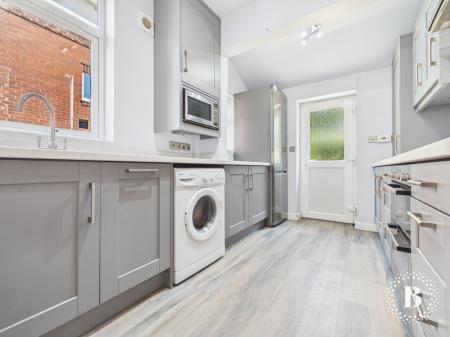 2 bedroom Semi-detached house to let in Hartley Brook Avenue, Shiregreen, Sheffield, S5