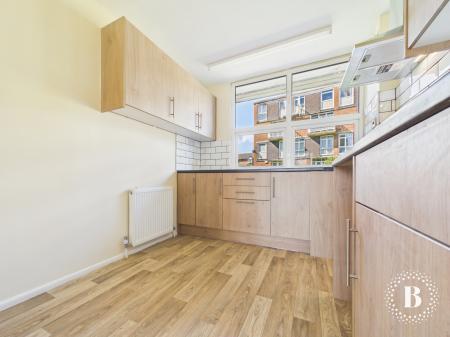 2 bedroom Ground floor maisonette to let in Batemoor Drive, Batemoor, Sheffield, S8