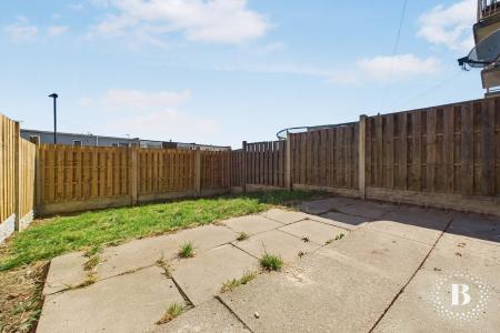2 bedroom Ground floor maisonette to let in Batemoor Drive, Batemoor, Sheffield, S8