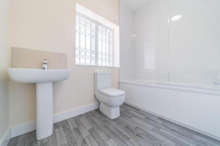 2 bedroom Flat to let in Halifax Road, Hillsborough, Sheffield, S6