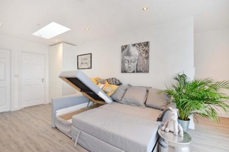 2 bedroom Apartment to let in Gordon Road, Sheffield, S11