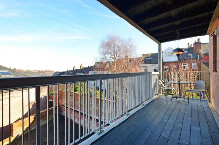 2 bedroom Apartment to let in Gordon Road, Sheffield, S11