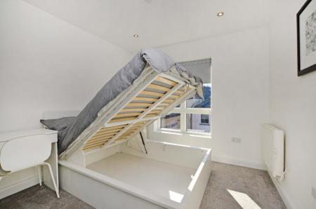 2 bedroom Apartment to let in Gordon Road, Sheffield, S11