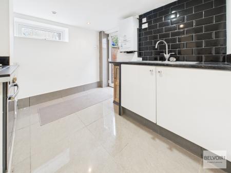 4 bedroom Semi-detached house to let in Knowle Lane, Ecclesall, Sheffield, S11