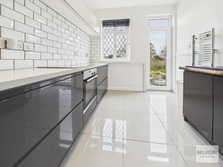 4 bedroom Semi-detached house to let in Knowle Lane, Ecclesall, Sheffield, S11