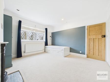 4 bedroom Semi-detached house to let in Knowle Lane, Ecclesall, Sheffield, S11