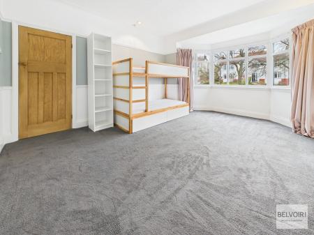 4 bedroom Semi-detached house to let in Knowle Lane, Ecclesall, Sheffield, S11
