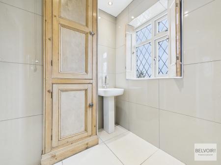 4 bedroom Semi-detached house to let in Knowle Lane, Ecclesall, Sheffield, S11