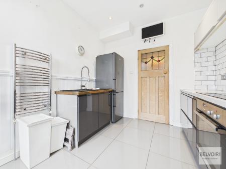 4 bedroom Semi-detached house to let in Knowle Lane, Ecclesall, Sheffield, S11