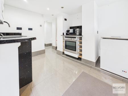 4 bedroom Semi-detached house to let in Knowle Lane, Ecclesall, Sheffield, S11