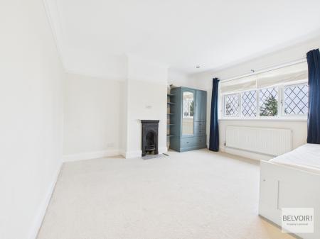 4 bedroom Semi-detached house to let in Knowle Lane, Ecclesall, Sheffield, S11