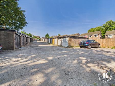 3 bedroom Semi-detached house to let in Beaver Hill Road, Woodhouse, Sheffield, S13