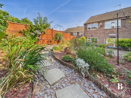 3 bedroom Semi-detached house to let in Beaver Hill Road, Woodhouse, Sheffield, S13