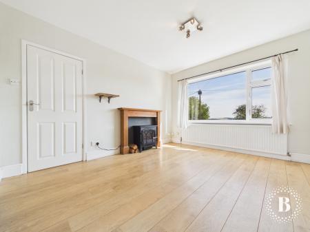 3 bedroom Semi-detached house to let in Beaver Hill Road, Woodhouse, Sheffield, S13