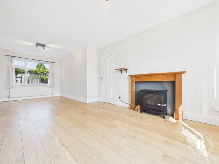 3 bedroom Semi-detached house to let in Beaver Hill Road, Woodhouse, Sheffield, S13