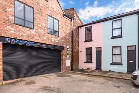 2 bedroom Terraced House to let in Gordon Road, Sharrow Vale, Sheffield, S11