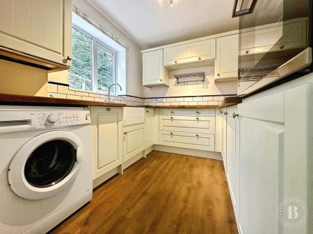 2 bedroom Flat to let in Belmonte Gardens, Norfolk Park, Sheffield, S2