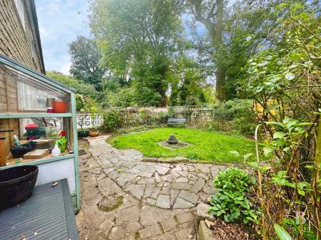 2 bedroom Flat to let in Belmonte Gardens, Norfolk Park, Sheffield, S2