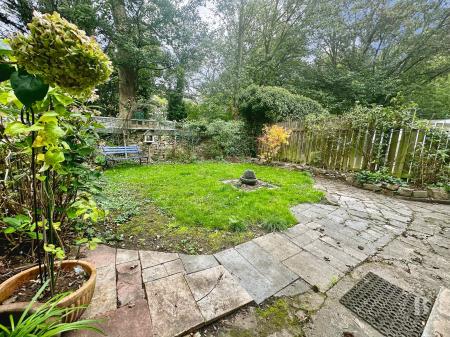 2 bedroom Flat to let in Belmonte Gardens, Norfolk Park, Sheffield, S2