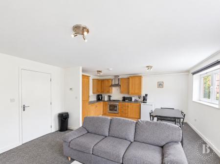 2 bedroom Apartment for sale in Beeches Bank, Norfolk Park, Sheffield, S2