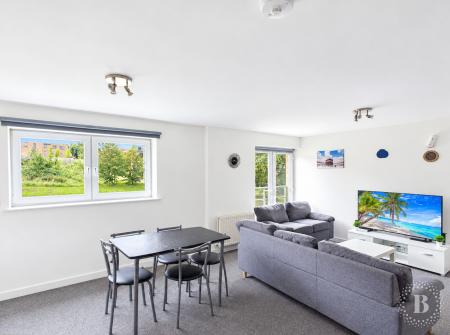 2 bedroom Apartment for sale in Beeches Bank, Norfolk Park, Sheffield, S2