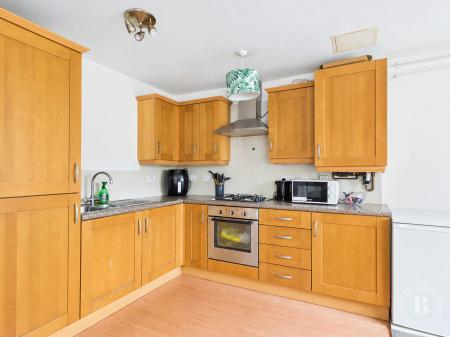 2 bedroom Apartment for sale in Beeches Bank, Norfolk Park, Sheffield, S2