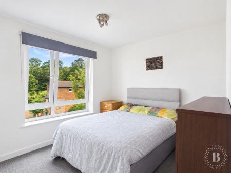 2 bedroom Apartment for sale in Beeches Bank, Norfolk Park, Sheffield, S2
