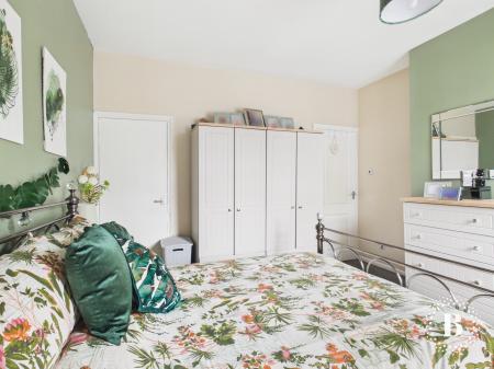 3 bedroom Terraced House for sale in Clough Road, City Centre, Sheffield, S1